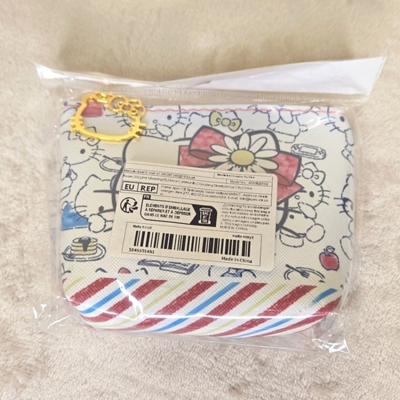 Hello Kitty Coin Purse - Picture 2 of 6